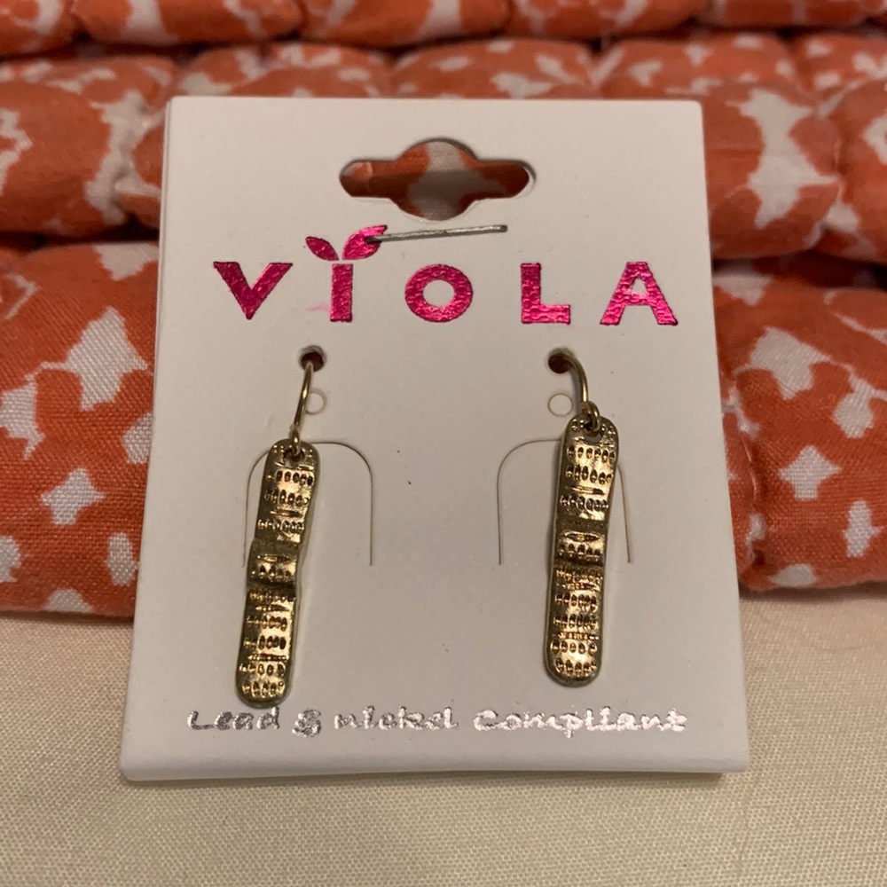 NWT Viola Gold Dangle Earrings